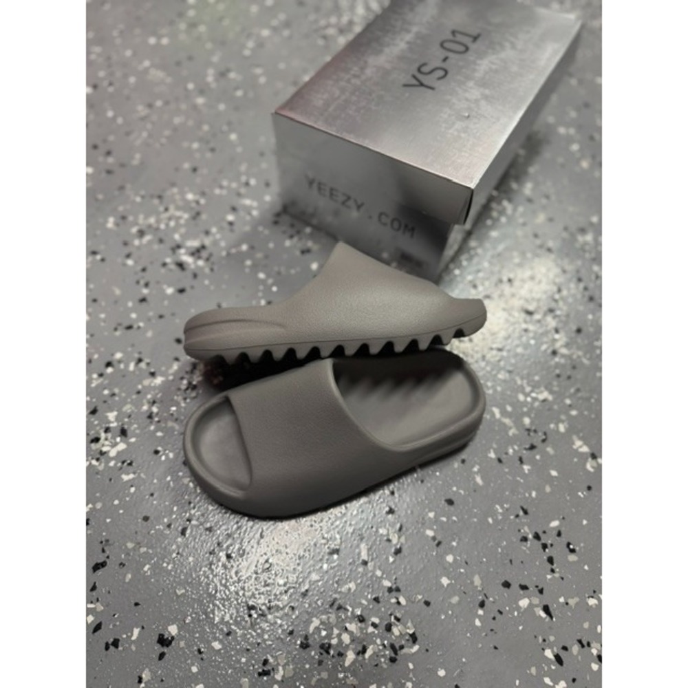 YEEZY YS-01 GREY SIZE 5 Brand New In Box Authentic